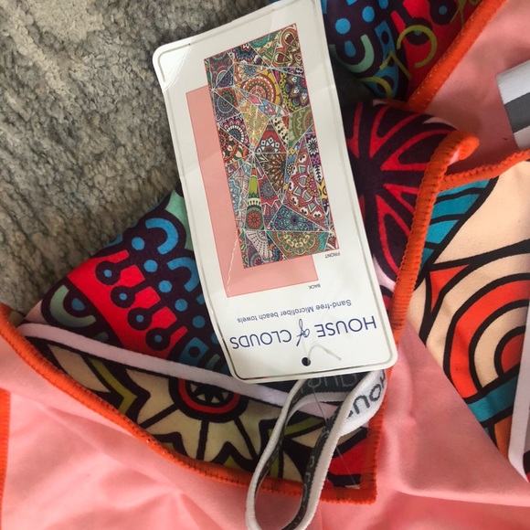 House of Clouds NWT Microfiber Beach Towel Quick Dry Sand Free Colorful Print - Picture 7 of 11